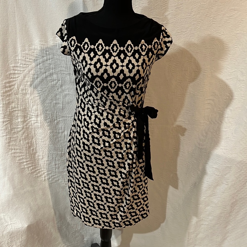 Just Taylor black and cream side tie dress, size 4